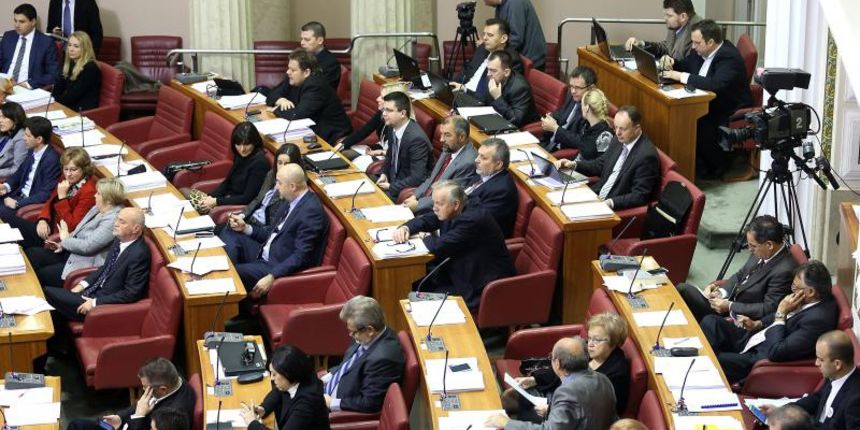 13.11.2013., Zagreb – Usvajanjem dnevnog reda i aktualnim prijepodnevom Sabor je poceo 10. sjednicu. Photo: Patrik Macek/PIXSELL Autor  Patrik Macek/PIXSELL KLJUČNE RIJEČI  Hrvatski sabor, sjednica, aktualno prijepodne, Sabor , zoran milanovic