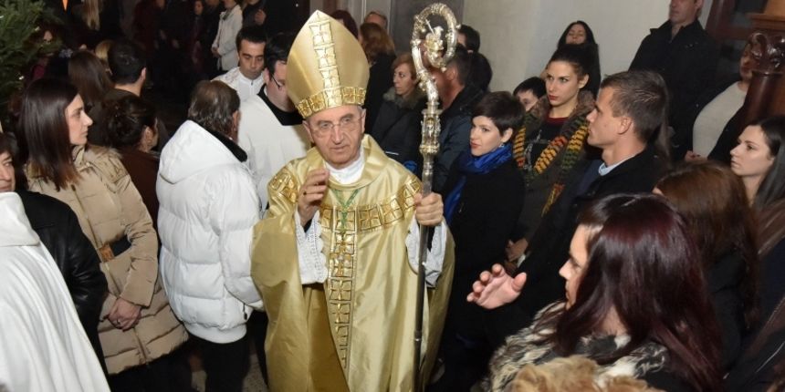 Svečana misa polnoćka u katedrali svete Stošije. Nadbiskup Želimir Puljić