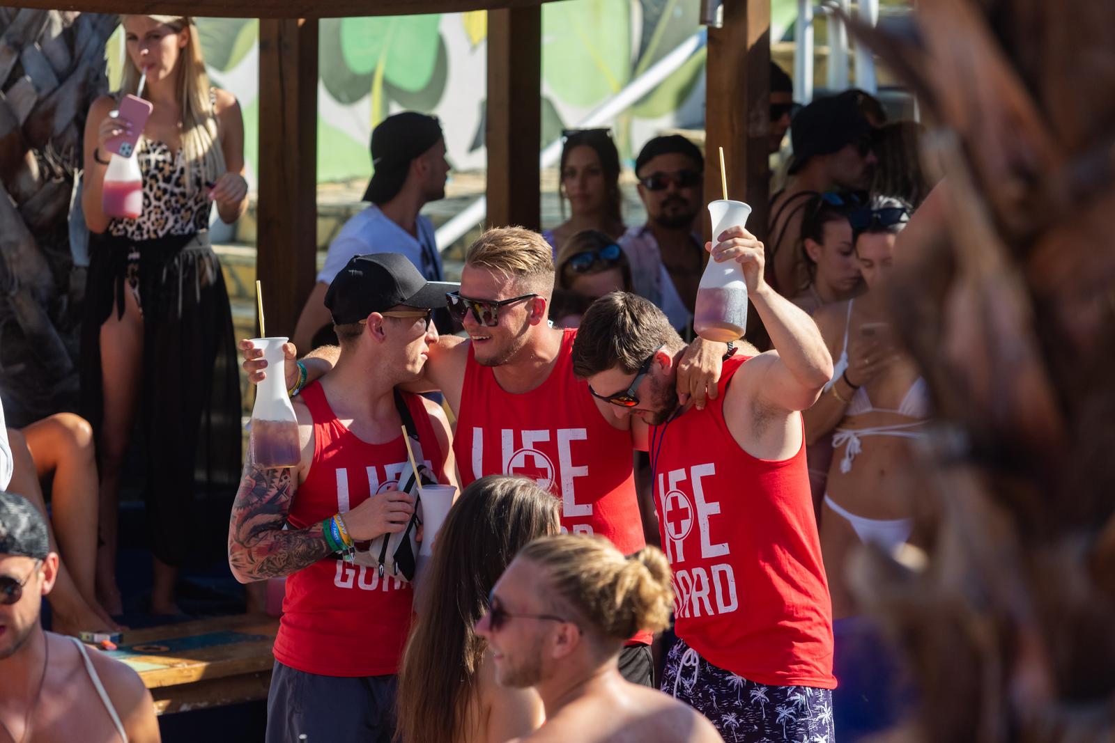 Dnevni party u klubu Papaya na plaži Zrće