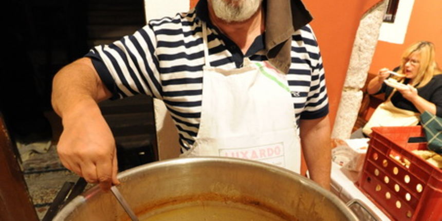 Zadar, 140912
I ove godine odrzana je tradicionalna Varoska festa koja se odrzava u rujnu, po zavrsetku turisticke sezone.
Na fotografiji: detalj iz Varosi; fazol iz konobe Stomorica.
Foto: Luka Gerlanc / CROPIX Zadar, 140912
I ove godine odrzana je tradicionalna Varoska festa koja se odrzava u rujnu, po zavrsetku turisticke sezone.
Na fotografiji: detalj iz Varosi; fazol iz konobe Stomorica.
Foto: Luka Gerlanc / CROPIX