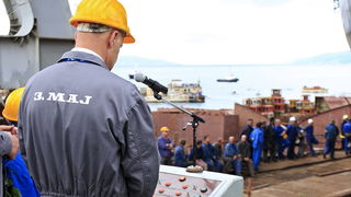 Rijeka, 280511
U 11h u brodogradilistu 3.Maj porinut je tanker Vinjerac. Tanker je dugacak 195.30m i ima nosivost od 51,800 tona. Narucitelj tankera je Tankerska plovidba d.d.
Foto: Davor Zunic / CROPIX Rijeka, 280511
U 11h u brodogradilistu 3.Maj porinut je tanker Vinjerac. Tanker je dugacak 195.30m i ima nosivost od 51,800 tona. Narucitelj tankera je Tankerska plovidba d.d.
Foto: Davor Zunic / CROPIX