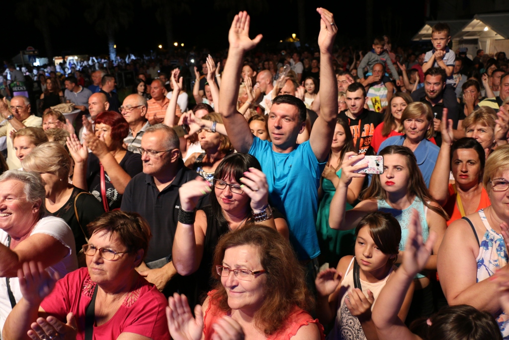 Virsko ljeto 2017: Gazde raspjevale i rasplesale Vir Virsko ljeto 2017: Gazde raspjevale i rasplesale Vir