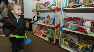 05.02.2014., Knin – Po prvi puta je u gradu otvorena je besplatna knjiznica djecjih igracaka. Projekt su osmislile clanice Ekoudruga Krka-Knin na celu sa Ingom Kukolj i Marijom Ujakovic. Jedini uvjet za uclanjenje u knjiznicu je da djeca donesu neku svo