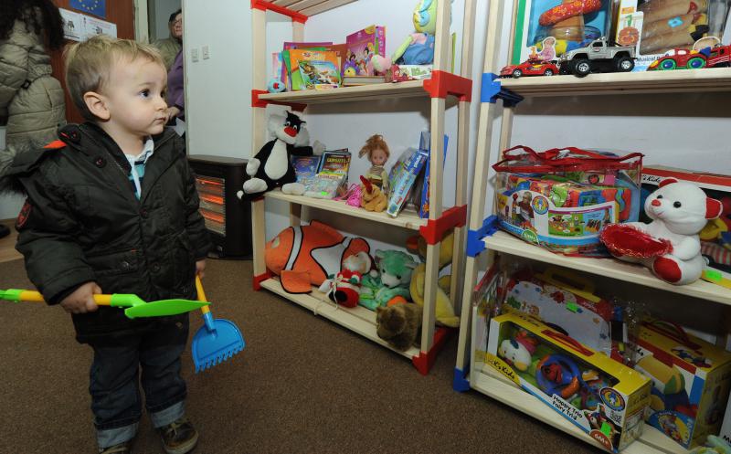 05.02.2014., Knin – Po prvi puta je u gradu otvorena je besplatna knjiznica djecjih igracaka. Projekt su osmislile clanice Ekoudruga Krka-Knin na celu sa Ingom Kukolj i Marijom Ujakovic. Jedini uvjet za uclanjenje u knjiznicu je da djeca donesu neku svo