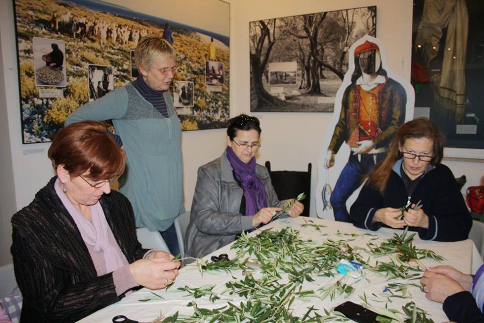 Radionica pletenja maslininih grančica, foto: NMZ arhiva Radionica pletenja maslininih grančica, foto: NMZ arhiva