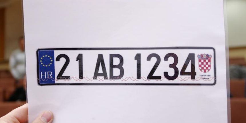 U Ravnateljstvu policije predstavljeni su prijedlozi novih registracijskih tablica za vozila. Ujedno je predstavljeno i vozilo mobilnog ureda za upravne poslove.  Photo: Davor Puklavec/PIXSELL