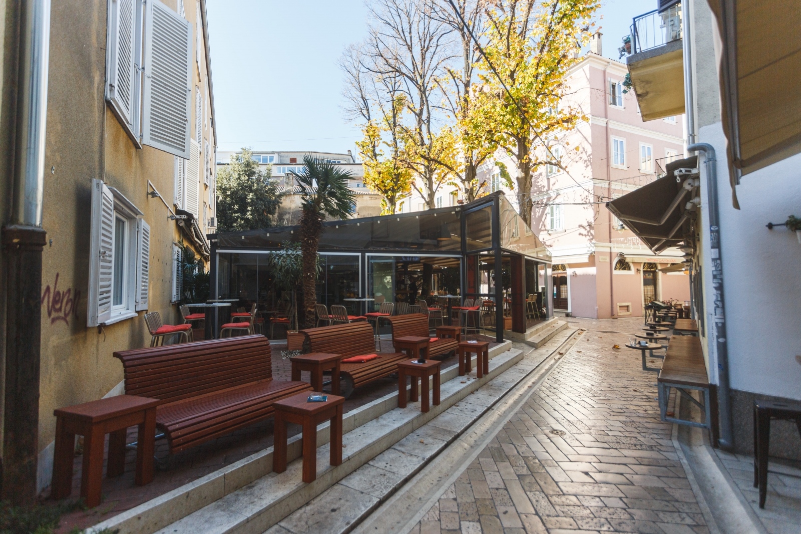 Zatvorene butige i poluprazan zadarski Poluotok Zatvorene butige i poluprazan zadarski Poluotok