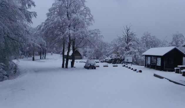 Snijeg na glavnom ulazu Babić Siči NP Sjeverni Velebit