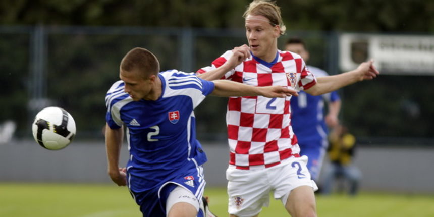 Varazdin, 190510.
Na gradskom stadionu u Varazdinu igra se kvalifikacijska utakmica za europsko prvenstvo U-21 izmedju reprezentacija Hrvatske i Slovacke.
Na slici: Domagoj Vida i Cikos Erik.
Foto: Zeljko Hajdinjak / CROPIX Varazdin, 190510.
Na gradskom stadionu u Varazdinu igra se kvalifikacijska utakmica za europsko prvenstvo U-21 izmedju reprezentacija Hrvatske i Slovacke.
Na slici: Domagoj Vida i Cikos Erik.
Foto: Zeljko Hajdinjak / CROPIX