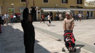 Performans Selme Banich na Narodnom trgu, foto: L. Banić