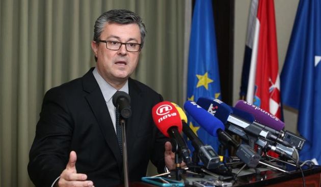 Mandatar Tihomir Oreskovic obratio se javnosti po povratku iz Austrije gdje je sudjelovao na zatvorenom sastanku predstavnika investitora i bankara. Photo: Zeljko Lukunic/PIXSELL
