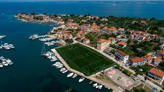 Nogometno igralište uz more u Sutomišćici jedno je od najljepših na svijetu