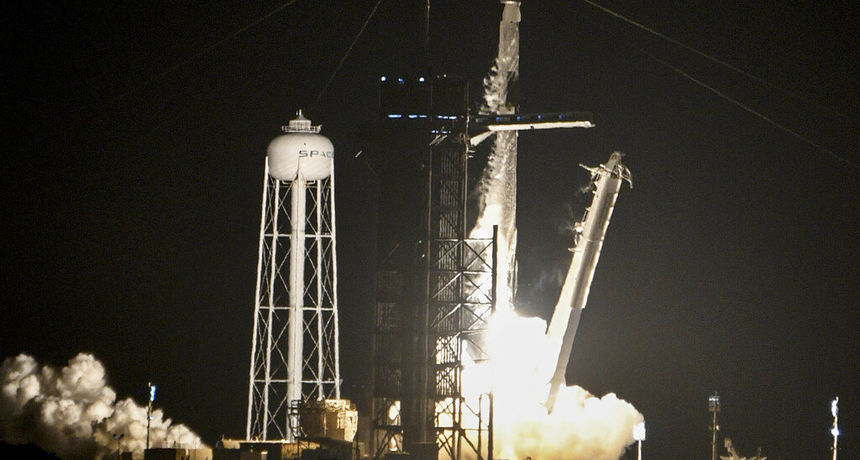 Raketni brod SpaceX uzletio je u srijedu s Floride s prvom potpuno civilnom posadom Raketni brod SpaceX uzletio je u srijedu s Floride s prvom potpuno civilnom posadom