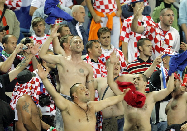 Minsk, 120809. Stadion Dinamo Minsk Kvalifikacijska nogometna utakmica za Svjetsko nogometno prvenstvo 2010. Bjelorusija – Hrvatska. Na fotografiji: Navijaci Hrvatske. Foto : Jakov Prkic / Cropix Minsk, 120809. Stadion Dinamo Minsk Kvalifikacijska nogometna utakmica za Svjetsko nogometno prvenstvo 2010. Bjelorusija – Hrvatska. Na fotografiji: Navijaci Hrvatske. Foto : Jakov Prkic / Cropix