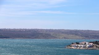 Maslenički most na udaru jake bure Maslenički most na udaru jake bure