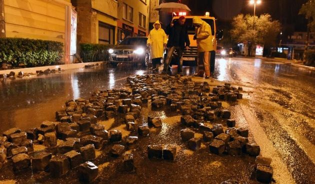 Sibenik – Obilna kisa i bujica odnijela dio ceste u centru Sibenika koji je bio poplocen kockama. Photo: Hrvoje Jelavic/PIXSELL