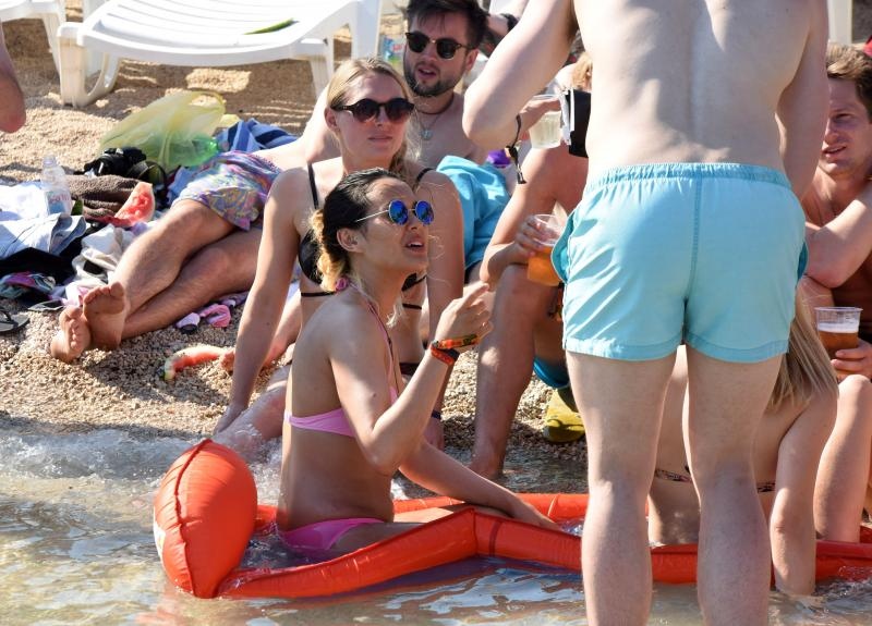 Tisno: Početak Garden Festivala napunio plaže turistima iz cijele Europe, Photo: Hrvoje Jelavic/PIXSELL Tisno: Početak Garden Festivala napunio plaže turistima iz cijele Europe, Photo: Hrvoje Jelavic/PIXSELL