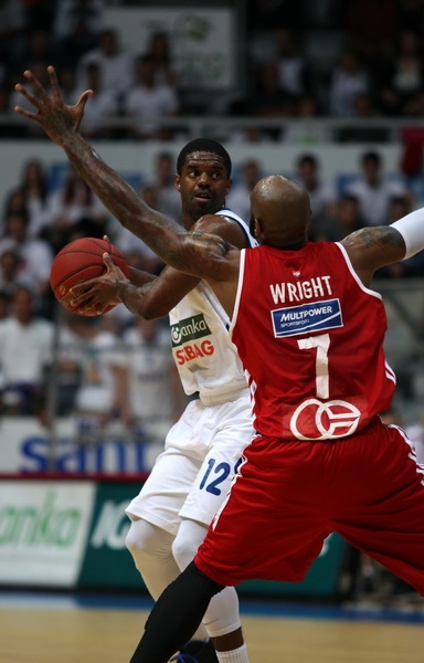 Zagreb, 180513.
Dvorana Kresimira Cosica. Kosarkaska utakmica polufinala doigravanja za prvaka Hrvatske (1 utakmica) izmedju KK Zadar i KK Cedevita.
Na fotografiji: igrac Zadra Thorne Dwight Lee.
Foto: Jure Miskovic / CROPIX Zagreb, 180513.
Dvorana Kresimira Cosica. Kosarkaska utakmica polufinala doigravanja za prvaka Hrvatske (1 utakmica) izmedju KK Zadar i KK Cedevita.
Na fotografiji: igrac Zadra Thorne Dwight Lee.
Foto: Jure Miskovic / CROPIX