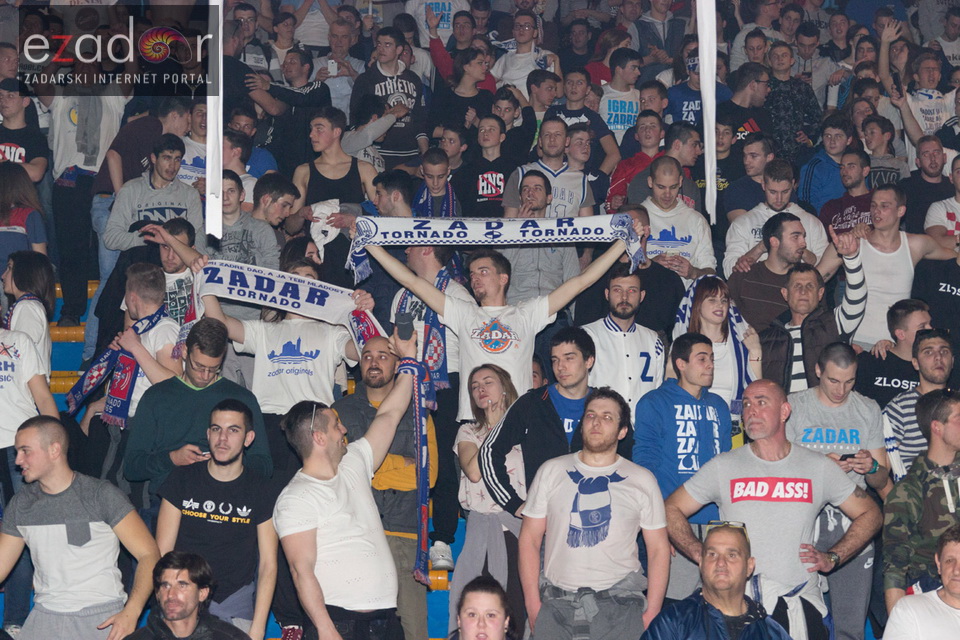 Humanitarno gledanje utakmice Zadar-Cibona (85-84) u Jazinama Humanitarno gledanje utakmice Zadar-Cibona (85-84) u Jazinama