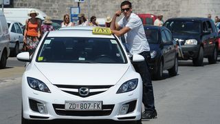 Stanari tzv. Galićevih zgrada u Diklu su nakon posjete gradonačelniku održali prosvjed blokirajući promet u centru grada, foto: Luka Gerlanc/CROPIX Stanari tzv. Galićevih zgrada u Diklu su nakon posjete gradonačelniku održali prosvjed blokirajući promet u centru grada, foto: Luka Gerlanc/CROPIX