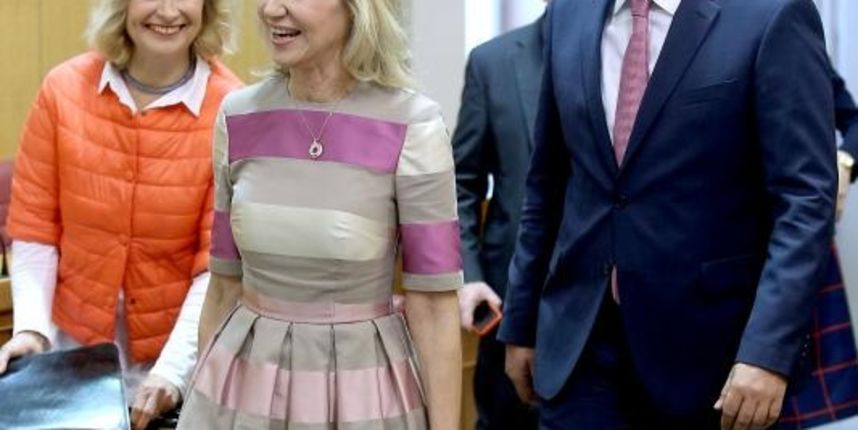 Ingrid Antičević Marinović svojim modnim izričajem razbija saborsko sivilo. Foto: Patrik Maček/PIXSELL Ingrid Antičević Marinović svojim modnim izričajem razbija saborsko sivilo. Foto: Patrik Maček/PIXSELL