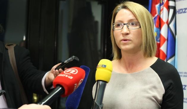 Zagreb – Konferenciju za medije zastupnice u Europskom parlamentu Ivane Maletic povodom manipulacije SDP-ova kandidata Ive Josipovica o povezanosti ustavnih promjena i povlacenja sredstava iz EU fondova. Photo: Luka Stanzl/PIXSELL