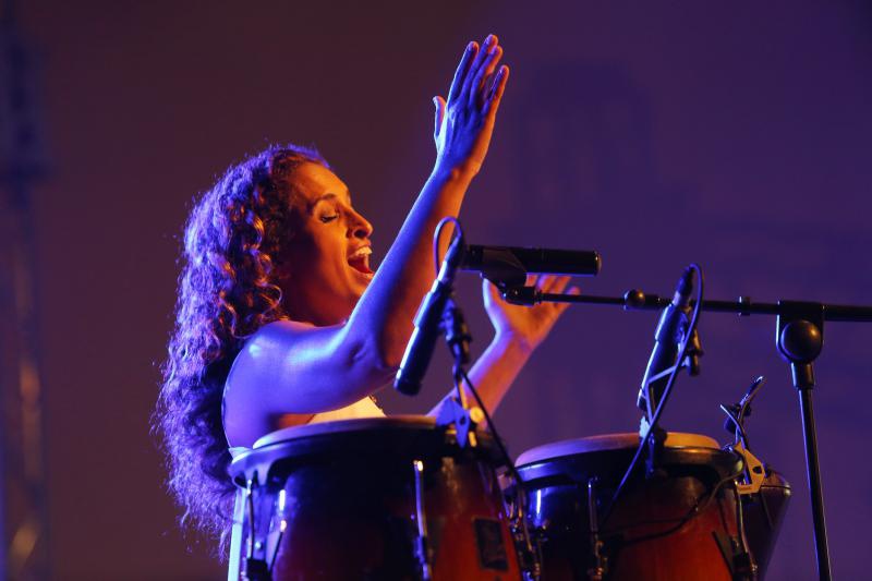 Opis 04.07.2014., Zadar – Na poljani Sime Budinica odrzan je koncert izraelske dive Noe i Love Medicine Banda. Photo: Filip Brala/PIXSELL Autor Filip Brala/PIXSELL Ključne riječi koncert, Noa, concert, konzert, Achinoam Nini, pjevacica, izraelska pjev Opis 04.07.2014., Zadar – Na poljani Sime Budinica odrzan je koncert izraelske dive Noe i Love Medicine Banda. Photo: Filip Brala/PIXSELL Autor Filip Brala/PIXSELL Ključne riječi koncert, Noa, concert, konzert, Achinoam Nini, pjevacica, izraelska pjev