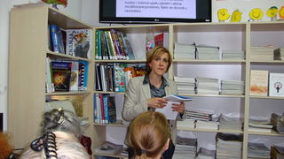 Anita Šupe predstavila knjigu “Istine i laži o hrani” u prepunoj biogradskoj Gradskoj knjižnici. Foto: Gordana Šarić Anita Šupe predstavila knjigu “Istine i laži o hrani” u prepunoj biogradskoj Gradskoj knjižnici. Foto: Gordana Šarić