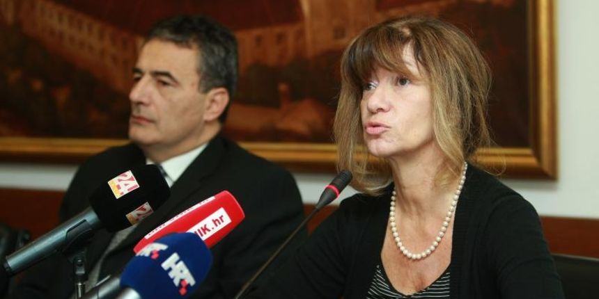 Gradsko poglavarstvo, Trg S. Radica 1, Zagreb – Konferencija za javnost u povodu epidemije gripe odrzao je Stozer zdravstva Grada Zagreba u suradnji sa Zavodom za javno zdravstvo dr. Andrija Stampar i Klinikom za infektivne bolesti dr. Fran Mihaljevic. Pr Gradsko poglavarstvo, Trg S. Radica 1, Zagreb – Konferencija za javnost u povodu epidemije gripe odrzao je Stozer zdravstva Grada Zagreba u suradnji sa Zavodom za javno zdravstvo dr. Andrija Stampar i Klinikom za infektivne bolesti dr. Fran Mihaljevic. Pr