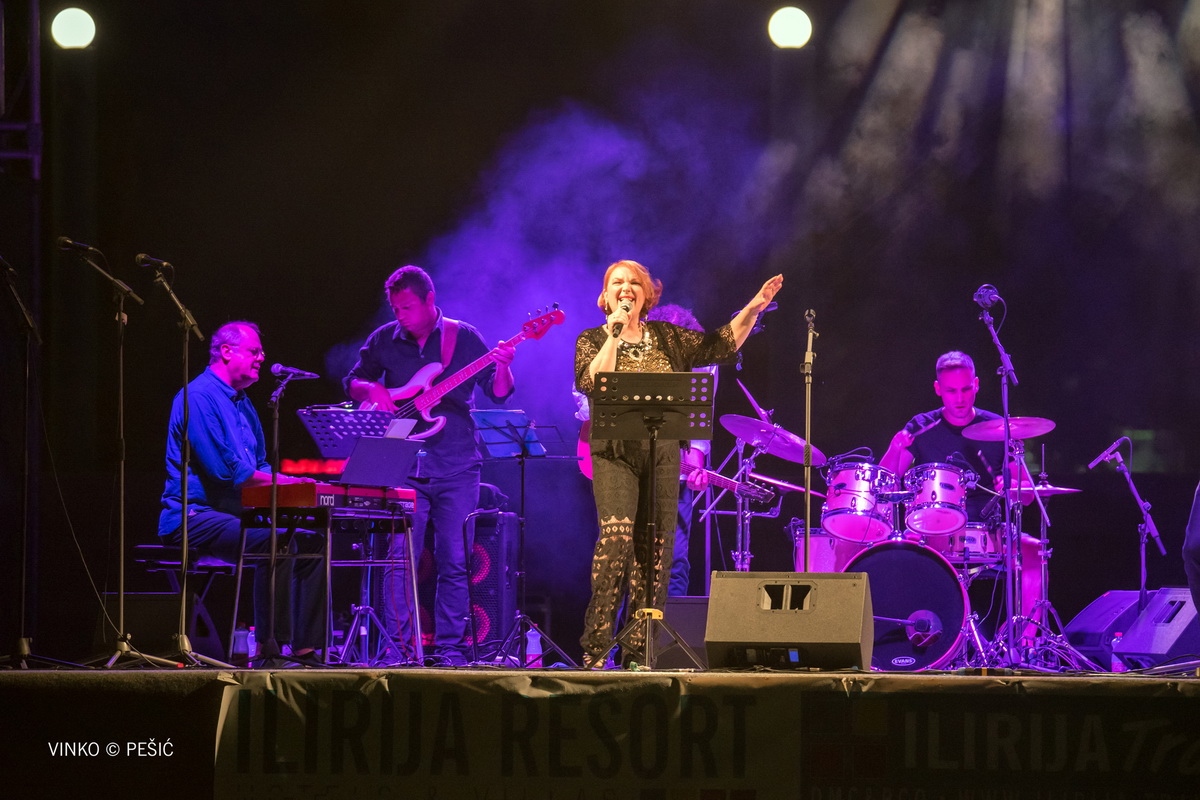 Zorica Kondža i klapa Cambi @ bazen Ilirije u Biogradu