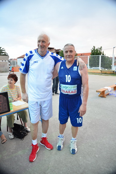 U povodu blagdana Kraljice Mira u Stanovima odigrana utakimica između veterana KK Zadar i Stanova, Foto: Iva Perinčić U povodu blagdana Kraljice Mira u Stanovima odigrana utakimica između veterana KK Zadar i Stanova, Foto: Iva Perinčić