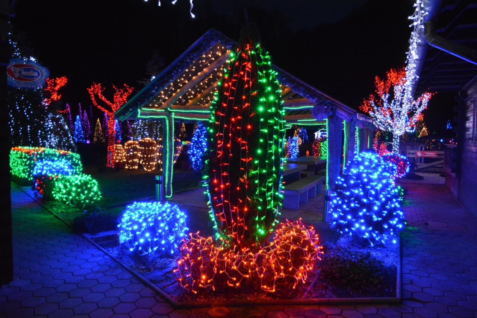 Uz 2,5 milijuna lampica zasjala ovogodišnja božićna bajka u Salajlandu Uz 2,5 milijuna lampica zasjala ovogodišnja božićna bajka u Salajlandu