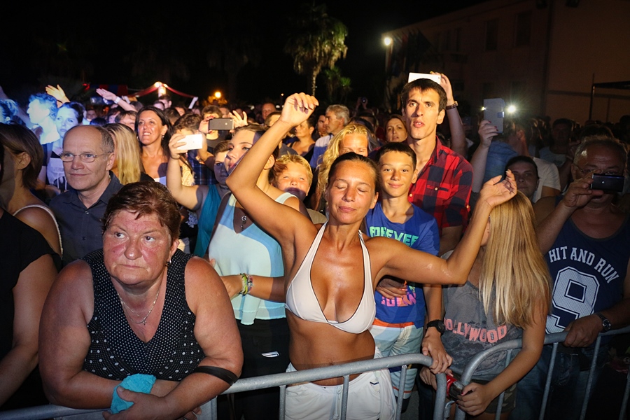 Dan Općine Vir proslavljen uz spektakularni koncert Prljavog Kazališta i vatromet Dan Općine Vir proslavljen uz spektakularni koncert Prljavog Kazališta i vatromet