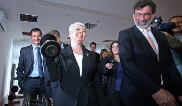 Zagreb, 130910.
Danas je svecano otvoren novi paviljon u studentskom domu Stjepan Radic. Otvorila ga je predsjednica Vlade Jadranka Kosor urucivsi kljuc novog paviljona predsjedniku Studentskog zbora Ivanu Boti.
Na slici: Jadranka Kosor i Radovan Fuchs u