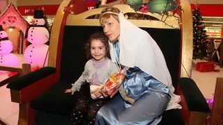 Sv. Luce razveselila mališane u Supernova centru, Foto: Iva Perinčić Sv. Luce razveselila mališane u Supernova centru, Foto: Iva Perinčić