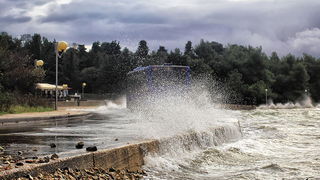 Zapadnjak i plima poplavili ulice