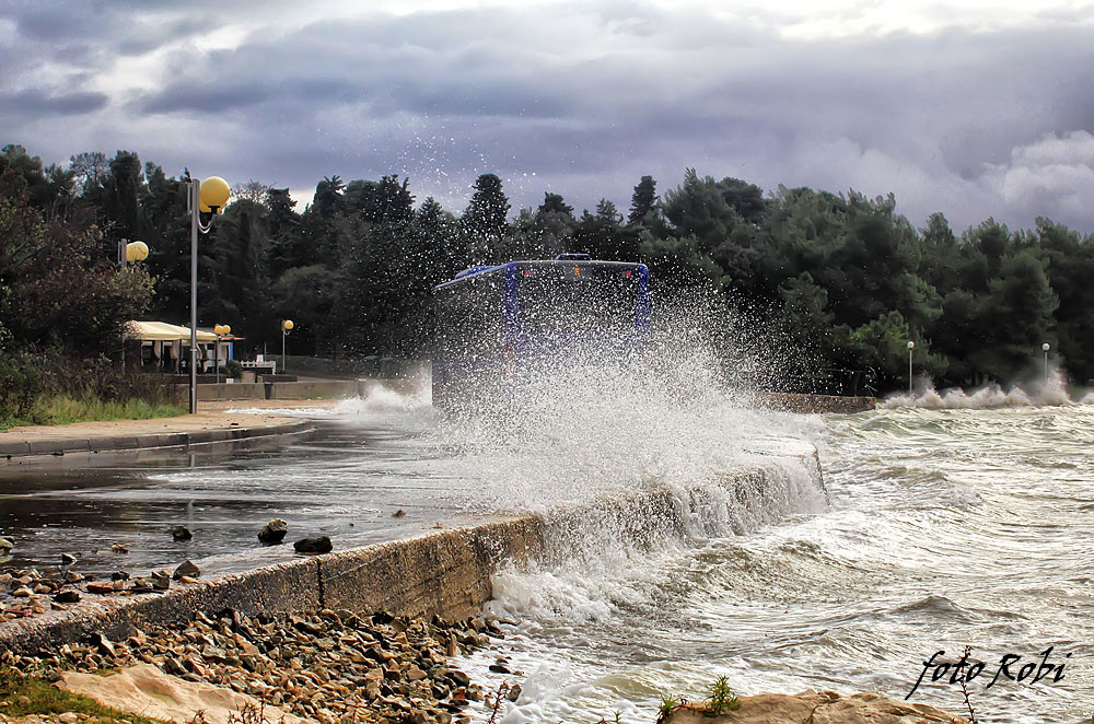 Zapadnjak i plima poplavili ulice