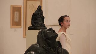 Glazbeno-plesni performans “Ona koja nosi”, foto: Iva Perinčić Glazbeno-plesni performans “Ona koja nosi”, foto: Iva Perinčić