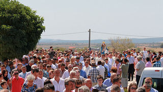 U Skabrnji odrzano veliko misno slavlje i procesija povodom blagdana Velike Gospe U Skabrnji odrzano veliko misno slavlje i procesija povodom blagdana Velike Gospe
