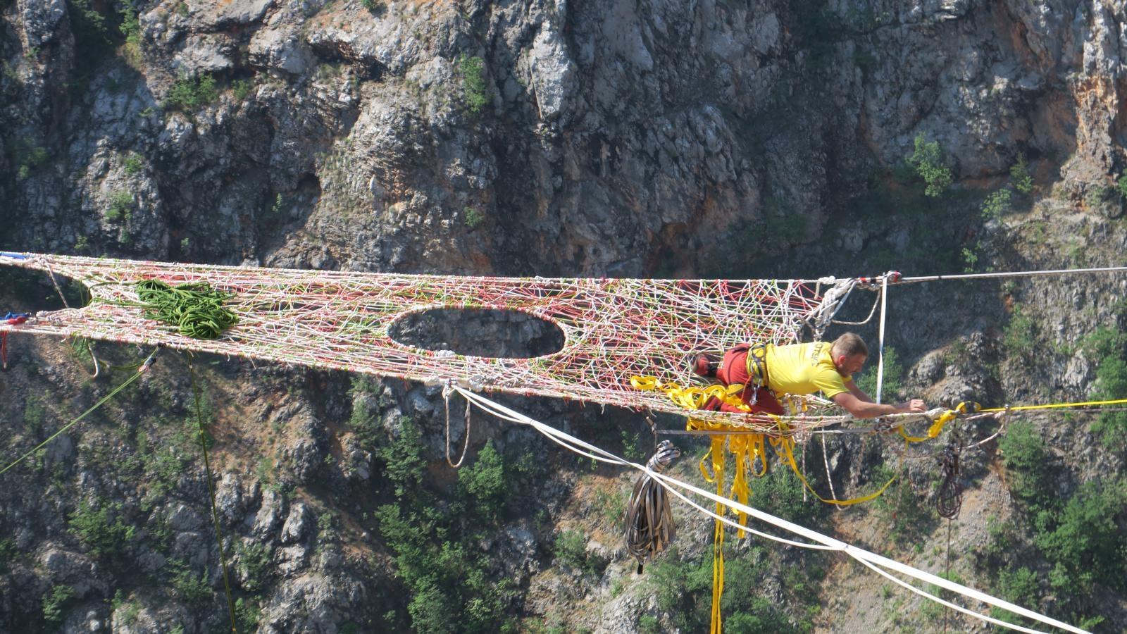 Rap jumping, Crveno jezero