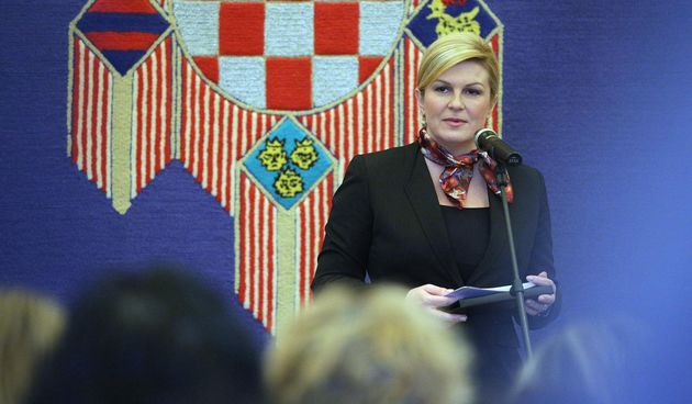 Kolinda Grabar Kitarović u svom uredu radila kolače s djecom