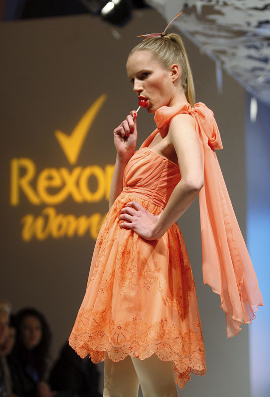 Zagreb, 260309.
Muzej Mimara.
Modna revija novih Rexoninih mirisnih kolekcija.
Rexona event dizajnera Ivice Skoke prikazali su modnu reviju inspiriranu mirisima koje su nosile izmedju ostalih i Vedrana Linardic, Anita Dujic, Nives Vincic, a voditelji Zagreb, 260309.
Muzej Mimara.
Modna revija novih Rexoninih mirisnih kolekcija.
Rexona event dizajnera Ivice Skoke prikazali su modnu reviju inspiriranu mirisima koje su nosile izmedju ostalih i Vedrana Linardic, Anita Dujic, Nives Vincic, a voditelji