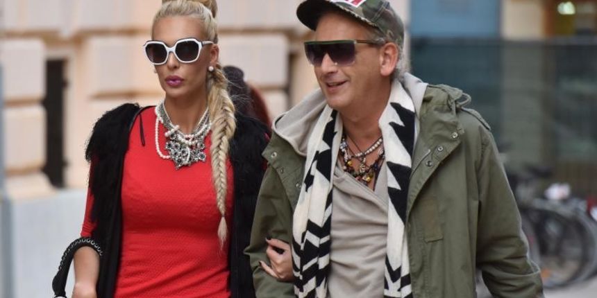 Ava Karabatić u pratnji oca Ivice dolazi na Općinski sud u Zadru gdje joj se sudi zbog ucjenjivanja profesora.  Photo: Dino Stanin/PIXSELL