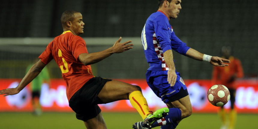 Bruxelles, 030310.
Stadion Roi Baudouin bivsi Heysel.
Prijateljska utakmica izmedju Belgije i Hrvatske nogometne reprezentacije.
Na slici: Mate Bilic s loptom pored Vincent Kompany.
Foto: Drago Sopta / CROPIX Bruxelles, 030310.
Stadion Roi Baudouin bivsi Heysel.
Prijateljska utakmica izmedju Belgije i Hrvatske nogometne reprezentacije.
Na slici: Mate Bilic s loptom pored Vincent Kompany.
Foto: Drago Sopta / CROPIX