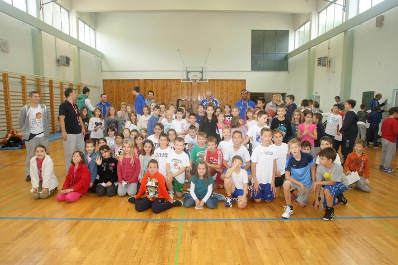 Ogledni košarkaški trening ŠK Zadar u OŠ “Šime Budinić”. Foto: Dino Stanin/PIXSELL