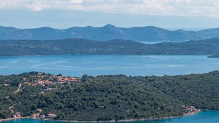 Izlet do Dugog otoka – planinarenje do Orljaka i posjet Velom Ratu