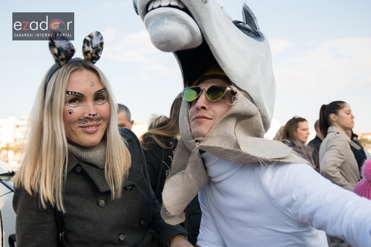 Zadarski karneval 2018: Povorka maškaranih skupina od Gradskih vrata preko Foruma do Narodnog trga Zadarski karneval 2018: Povorka maškaranih skupina od Gradskih vrata preko Foruma do Narodnog trga