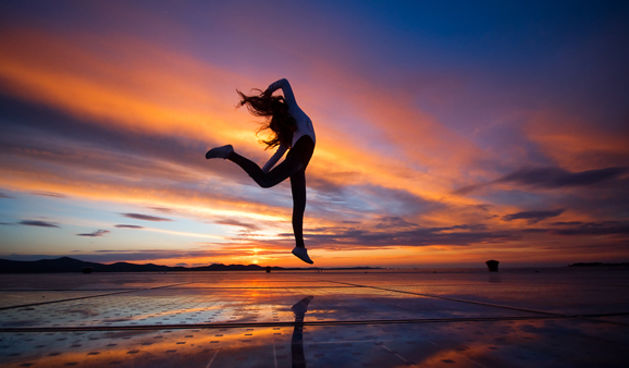 Sreća, zdravlje, pozdrav suncu, ples