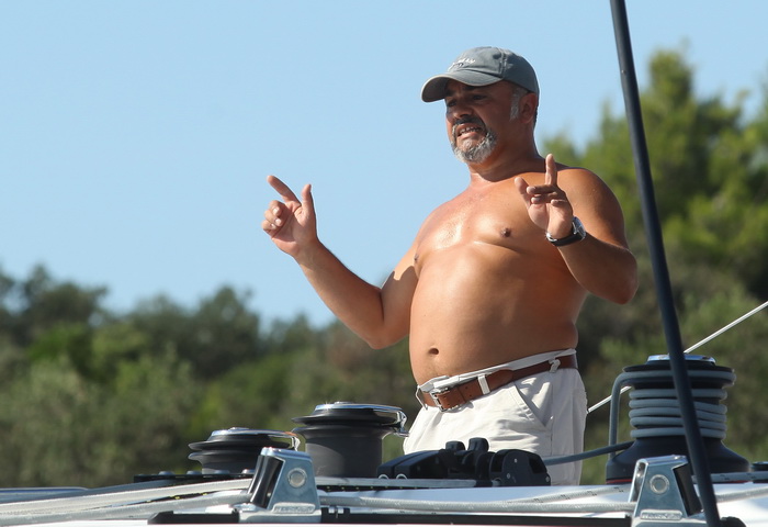 Zadar, 110810.
Katamaran marke Lagoon 620 popodne je jarbolom zapeo za dalekovod u prolazu mali Zdrelac izmedju otoka Ugljan i Pasman. Zatim se jarbolom naslonio na most koji je visine 16,5 metara. Zice dalekovoda su pukle i pale u more a brod je znatno o Zadar, 110810.
Katamaran marke Lagoon 620 popodne je jarbolom zapeo za dalekovod u prolazu mali Zdrelac izmedju otoka Ugljan i Pasman. Zatim se jarbolom naslonio na most koji je visine 16,5 metara. Zice dalekovoda su pukle i pale u more a brod je znatno o