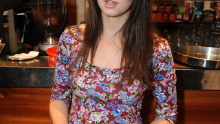 Zadar, 230413
Caffe bar Djina. 
Otvoranje izlozbe Sfinga u Zadru – jucer, danas, sutra, autorice prof. Antonije Mlikote i studenata Odjela za povijest umjetnosti zadarskog sveucilista u sklopu festivala znanosti.
Na fotografiji: studentica Martina Brzica.